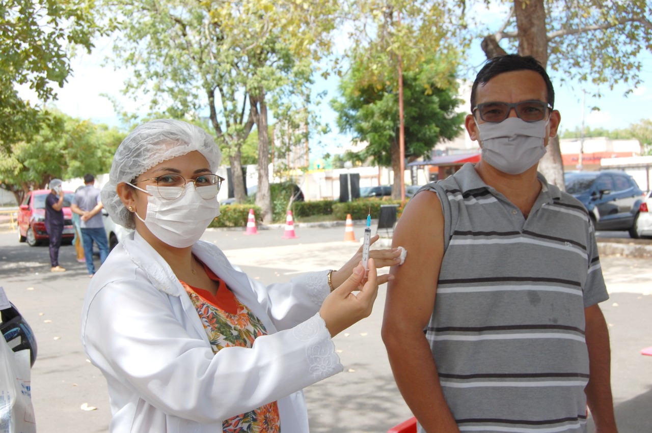 Novas categorias de trabalhadores são  vacinadas em Teresina